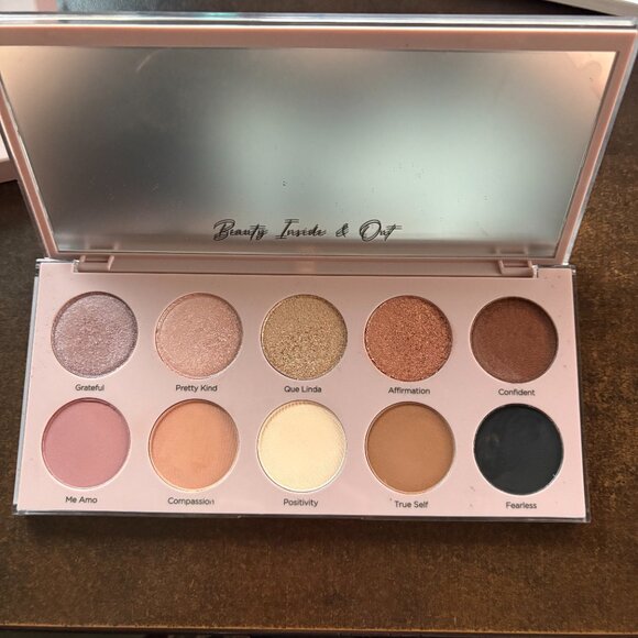 ❤️Dominique Essential Palette - Picture 4 of 4